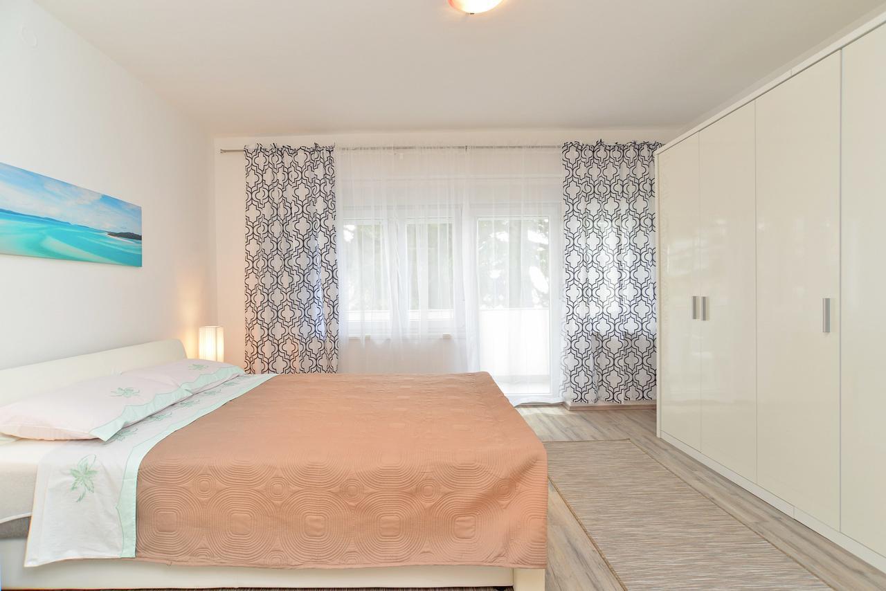 Apartment Branko 1601 Fazana Bagian luar foto